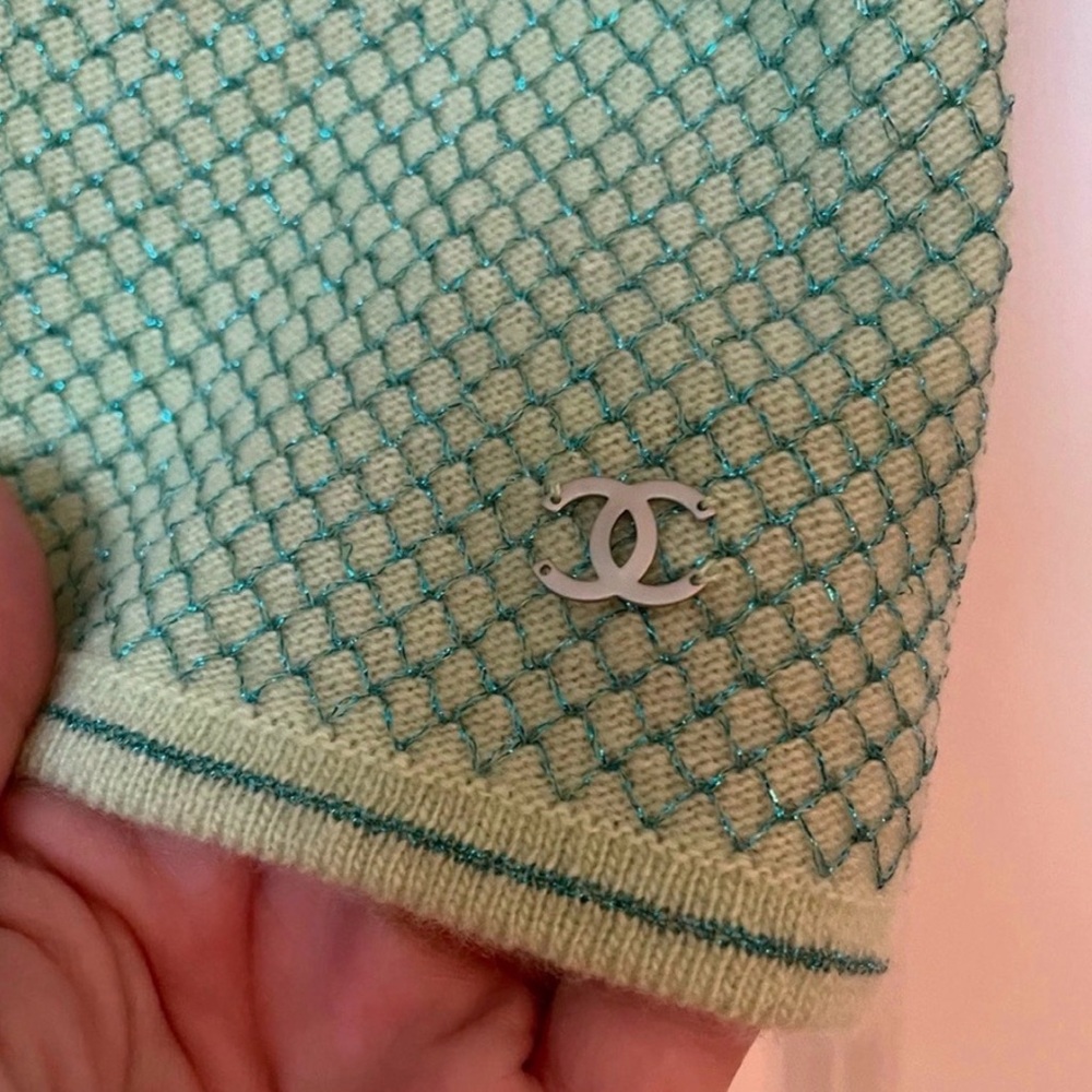 CHANEL Cashmere Vintage Light Green/Teal Thread 🧵 Short-Sleeve Knit Top - Picture 2 of 13